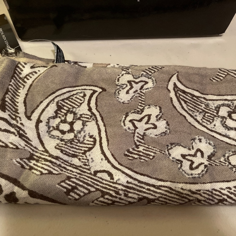 Beautiful Jones of New York Scarf